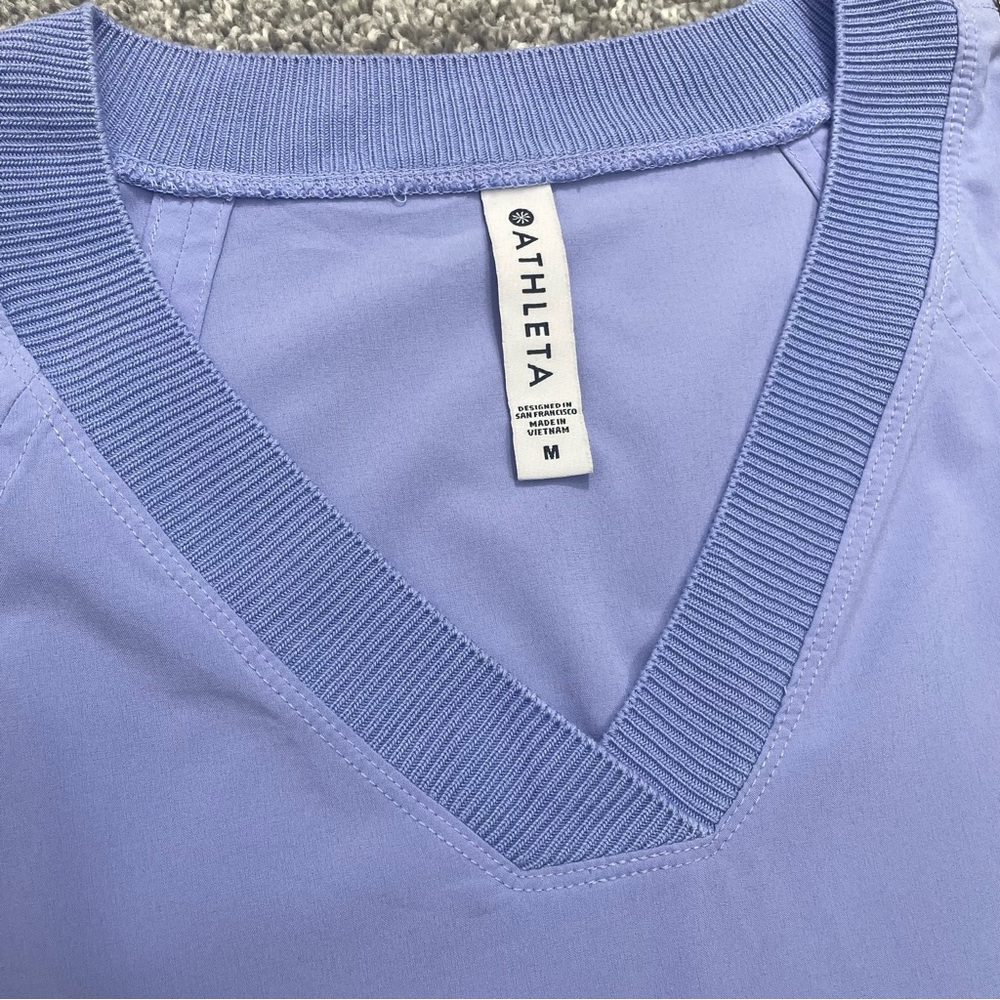 Athlete Zyphr Featherweight V-Neck Tee - Picture 9 of 10